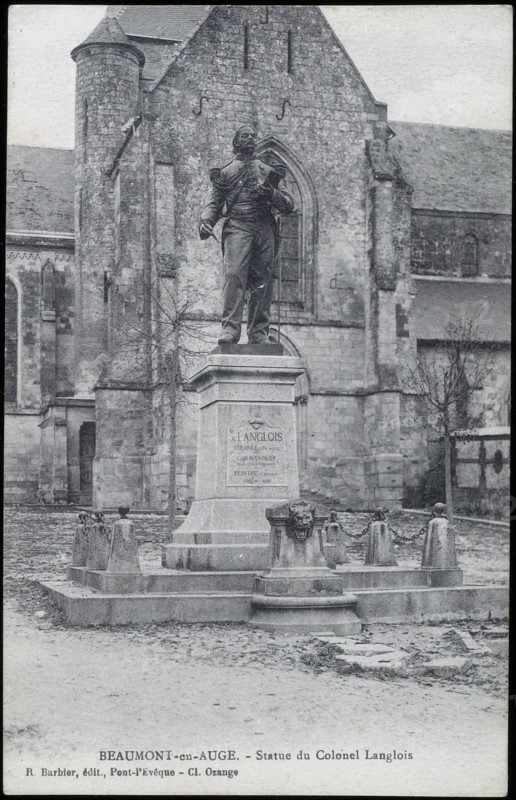 Statue of Colonel Langlois in Beaumont-en-Auge.