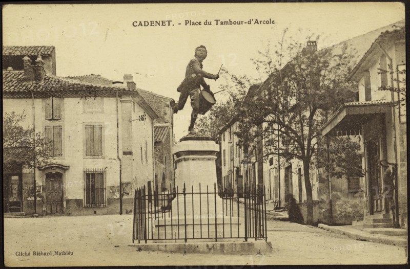 Cadenet : place du Tambour d'Arcole.