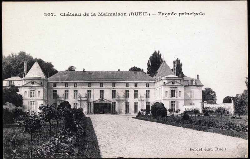 Château de la Malmaison : façade principale,