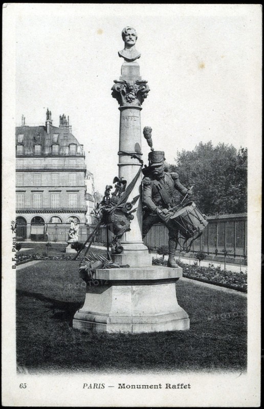 Monument Raffet à Paris.
