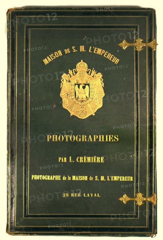 Couverture d'un portfolio de photographies de Léon Crémière, photographe de la maison de sa majesté l'empereur.