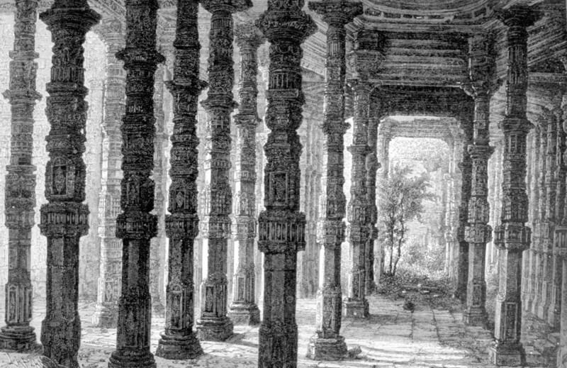 Intérieur de l'Araï-Din-Ka-Jhopra, à Ajmir