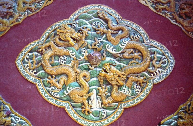 Dragons on the Screen of Beihai Park
