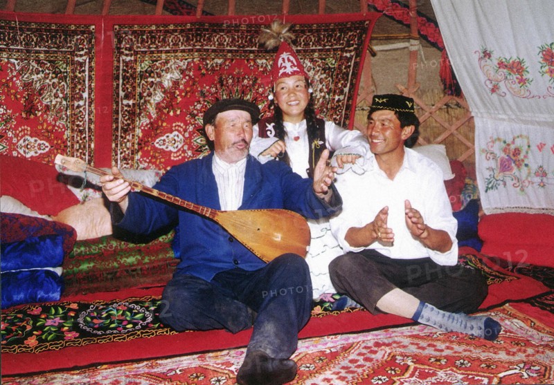 Folk musicians