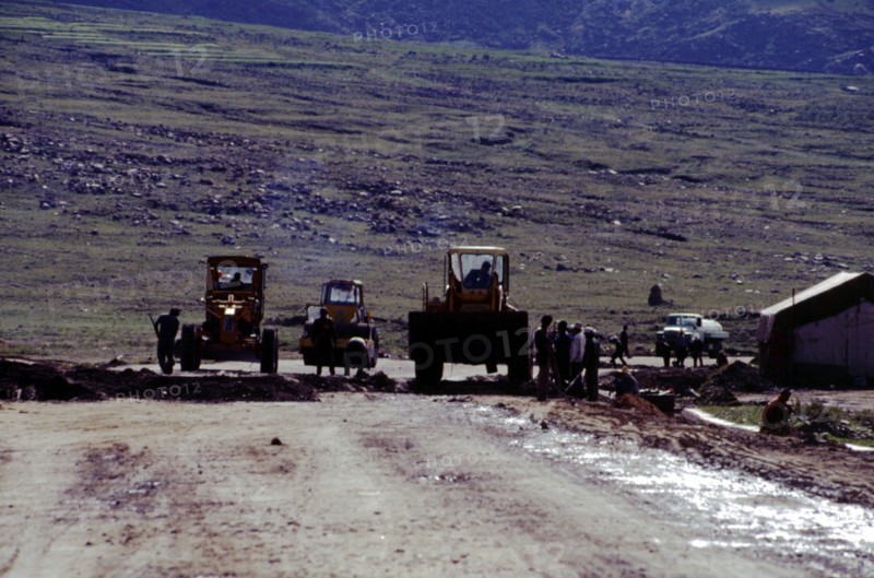 La route Qing-Zang, qui relie la ville de Xining (dans la province de Qinghai) à Lhassa (au Tibet)