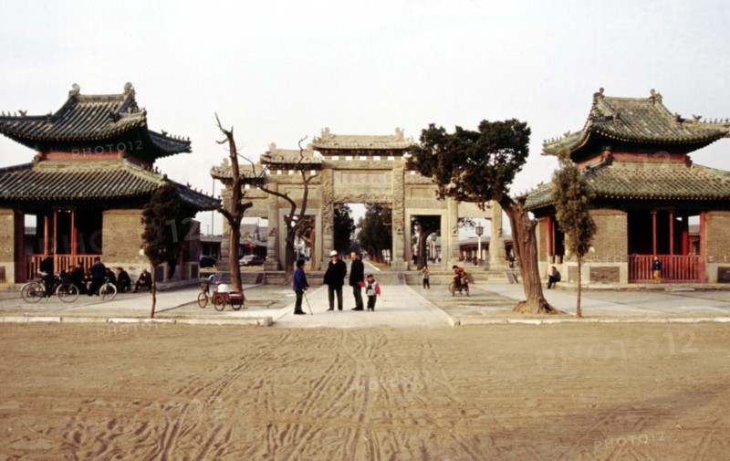 Cemetery of the Kong Family, Archway