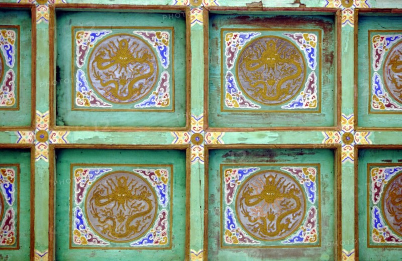 Parc de Beihai, Pavillon des Cinq Dragons, motif de dragons sculptés sur bois