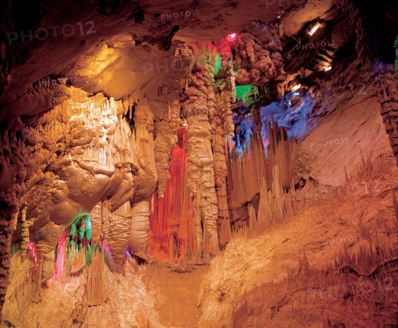 Grotte érodée, province du Guizhou, Chine
