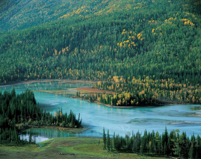 Le Lac HaNaSi, province de Sinkiang, Chine
