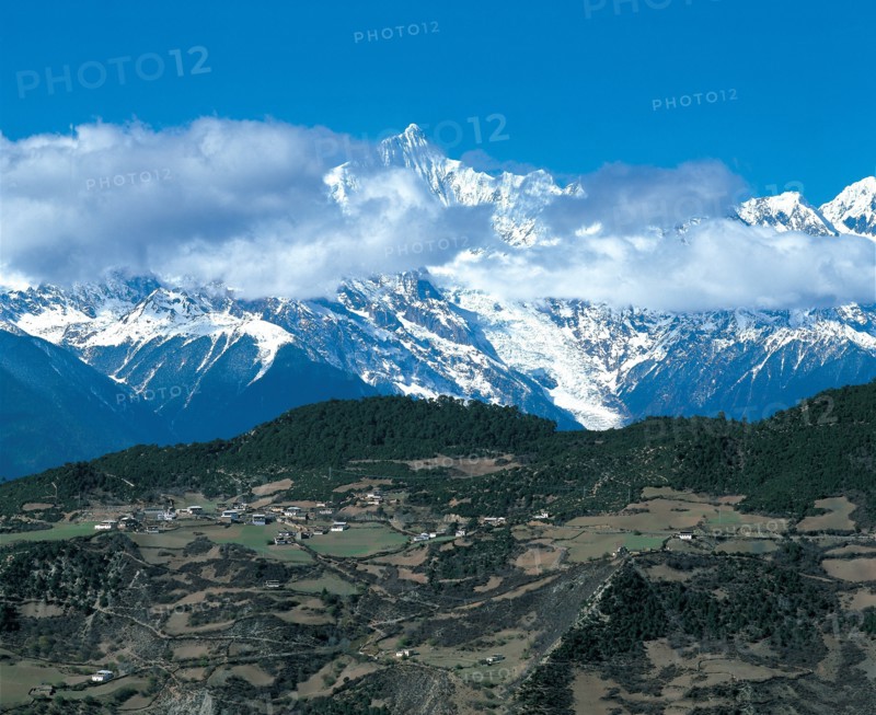 Montagne Deqinmeili, recouverte de neige, province du Yunnan, Chine