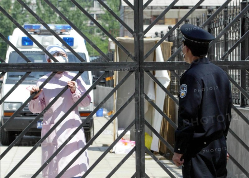 SARS: doctors become heroes in Beijing