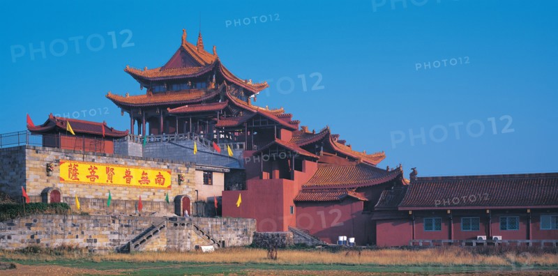 Temple sur le sommet Jinding du Mont Emei, Chine