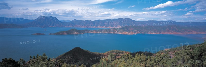 La lac Lugu, dans la province de Yunnan, Chine