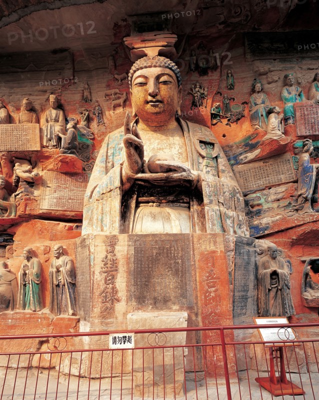 Statue sculptée dans la pierre, Chine