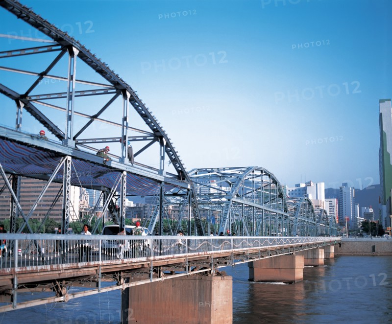Zhongshan Bridge, Huanghe River, Lanzhou, Gansu, China