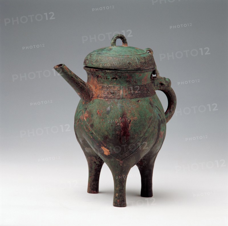 Bronze wine vessel