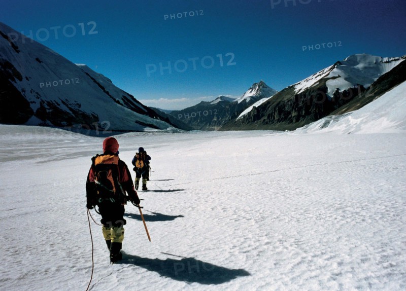 climbers want to conquer the peak of the Mountain Everest