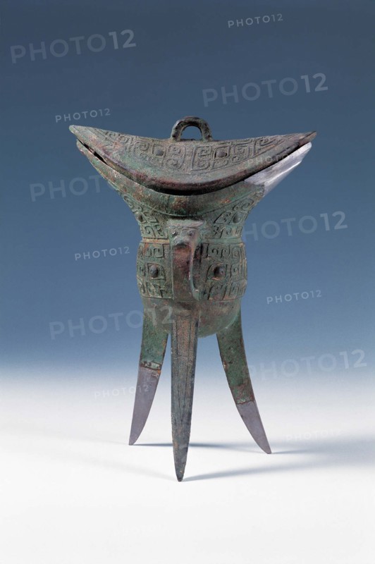 Bronze wine vessel with cover from West Zhou Dynasty of ancient China