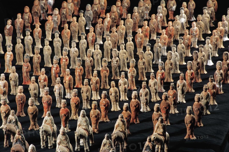 The pottery statues of honour guard from ancient China