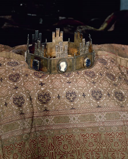 Couronne du roi Sancho IV sur tissu et couvre-lit du roi Alphonse VIII