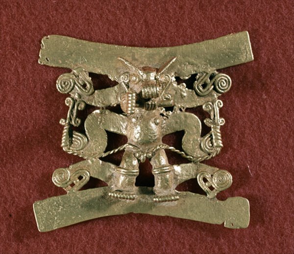 COLGANTE DE ORO QUE REPRESENTA UNA CHAMAN CON MASCARA DE COCODRILO - COSTA RICA - 1000-1500 DC
MADRID, MUSEO DE AMERICA
MADRID