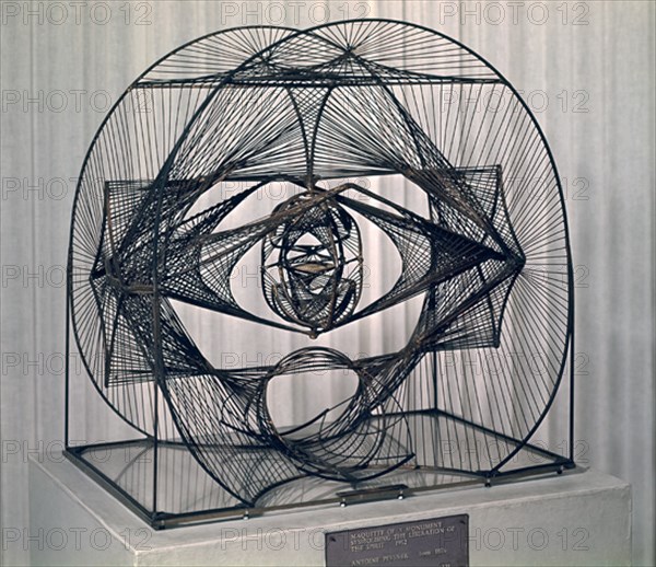 PEVSNER ANTOINE 1886/1962
MAQUETA MONUMENTO LIBERACION ESPIRITU
LONDRES, TATE GALLERY
INGLATERRA