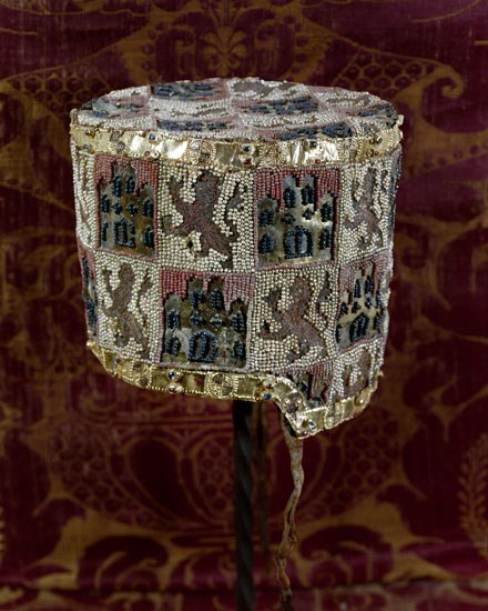 BIRRETE  DEL INFANTE FERNANDO DE LA CERDA - ORO PLATA MARFIL CORAL-FONDO DE ALJOFAR - S XIIII
BURGOS, MONANSTERIO DE LAS HUELGAS-MUSEO RICAS TELAS
BURGOS

This image is not downloadable. Contact us for the high res.