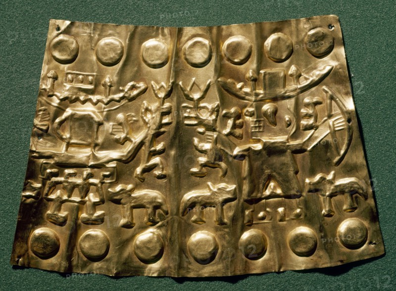 Objet en or repoussé