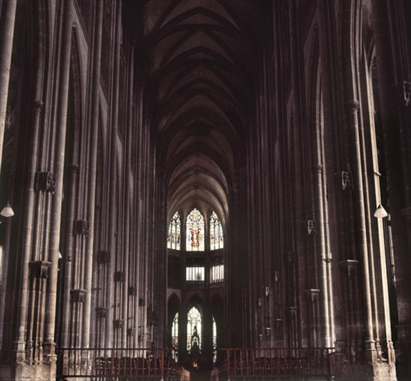 INTERIOR HACIA EL ALTAR
RUAN, CATEDRAL DE NOTRE DAME
FRANCIA