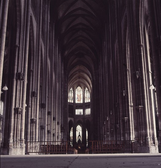 INTERIOR DE LA NAVE HACIA EL ALTAR
RUAN, CATEDRAL DE NOTRE DAME
FRANCIA