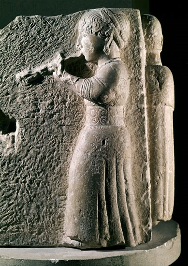 RELIEVE-TOCADORA DE DOBLE FLAUTA-S III-II AC-PROC DE OSUNA-PIEDRA-ALT 59 CM
MADRID, MUSEO ARQUEOLOGICO NACIONAL
MADRID