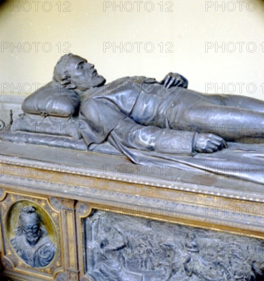 Detail on the Sepulchre of General Prim