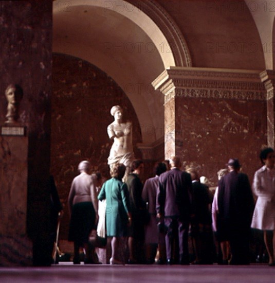 LA VENUS DE MILO
PARIS, MUSEO LOUVRE-INTERIOR
FRANCIA