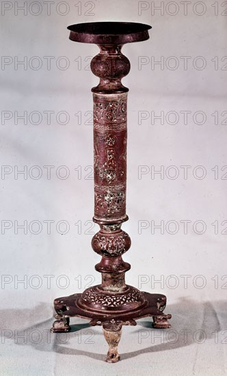 ARTE IRANI-LAMPADARIO DE BRONCE FUNDIDO
MADRID, MUSEO ARQUEOLOGICO MUNICIPAL
MADRID