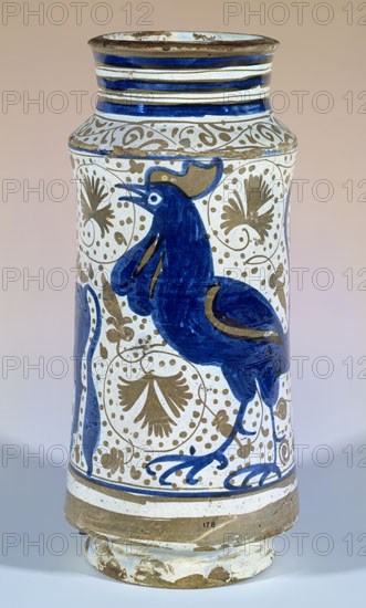 "POT" O BOTE DECORADO CON GALLO-MANISES S XV-DE LA SERIE DEL PEREJIL
MADRID, INSTITUTO VALENCIA DE DON JUAN
MADRID