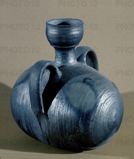 TONELETE O BOTIJO-CERAMICA NEGRA BRUÑIDA-PROCEDE DE LLAMAS DE MOURO-ASTURIAS
MADRID, MUSEO PUEBLO ESPANOL
MADRID

This image is not downloadable. Contact us for the high res.