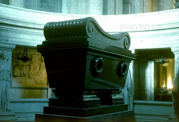 VISCONTI
PANTEON-TUMBA DE NAPOLEON
PARIS, INVALIDOS LOS
FRANCIA

This image is not downloadable. Contact us for the high res.