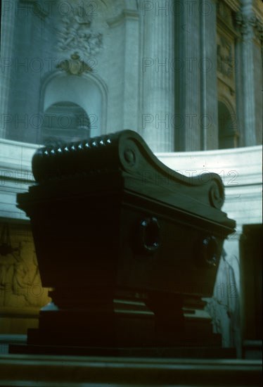VISCONTI
PANTEON-TUMBA DE NAPOLEON
PARIS, INVALIDOS LOS
FRANCIA

This image is not downloadable. Contact us for the high res.