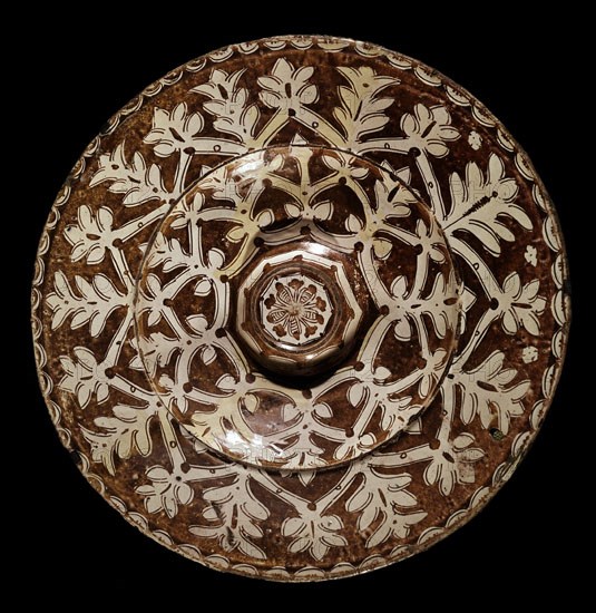 PLATO DE MANISES S XVIII-MARRON CON REFLEJOS METALICOS-HOJAS DE HELECHO
MADRID, COLECCION PARTICULAR
MADRID