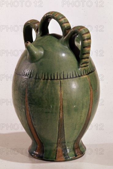 BOTIJO VIDRIADO Y DECORADO EN VERDE Y MARRON CON 3 ASAS - ARTE POPULAR S XX
LA BISBAL, COLECCION PARTICULAR
GERONA