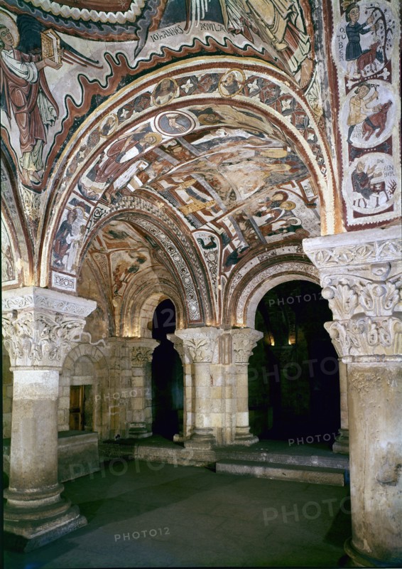 Pantheon with capitals from end of 11th century