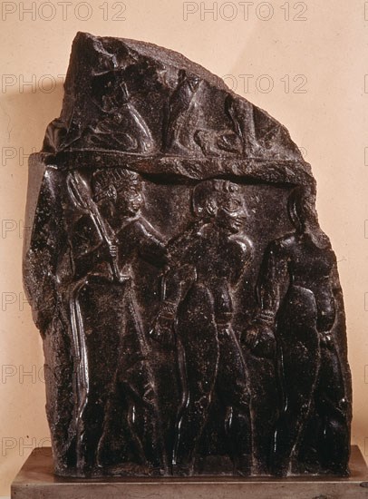ESTELA DE MAUISHTUSHU DE AKAD-2260 AC-ATRIB A SARGON-PROC SUSA-
PARIS, MUSEO LOUVRE-INTERIOR
FRANCIA