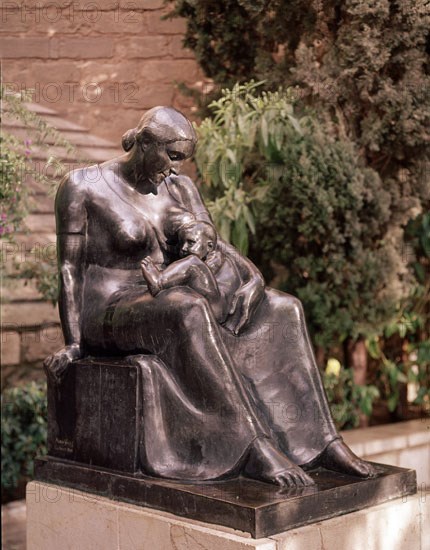 VIVES M
ESCULTURA-MATERNIDAD
PALMA, JARDINES S'HORT DEL REI
MALLORCA