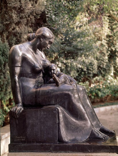 VIVES M
ESCULTURA-MATERNIDAD
PALMA, JARDINES S'HORT DEL REI
MALLORCA