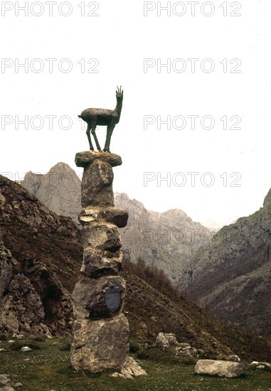 MIRADOR-MONUMENTO A LA CABRA MONTES
PROVINCIA, RUTA RIO CARES
ASTURIAS

This image is not downloadable. Contact us for the high res.