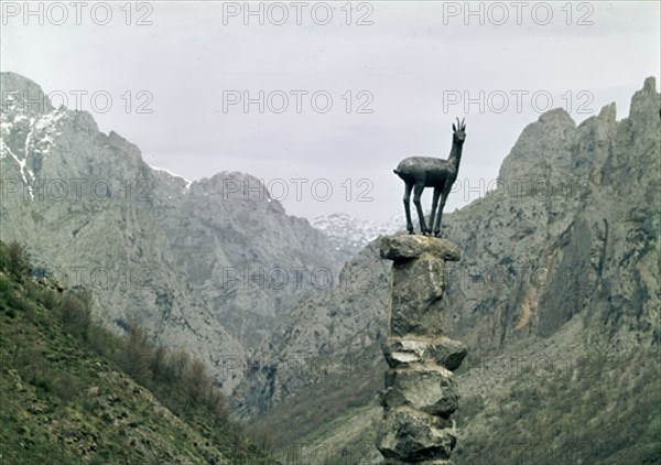 VALLE DEL RIO CARES-MIRADOR
PROVINCIA, PICOS DE EUROPA
LEON

This image is not downloadable. Contact us for the high res.