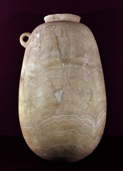 VASO EGIPCIO CONVERTIDO EN URNA FUNERARIA POR LOS FENICIOS. PROCEDE DE LA LAURITA EN ALMUÑECAR. SIX
GRANADA, MUSEO ARQUEOLOGICO/C CASTRIL
GRANADA