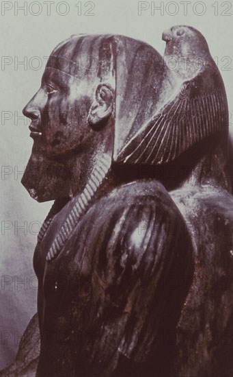 ESTATUA DEL REY KHEFREN CON EL SIMBOLO DE HORUS, IV DINASTIA ********(SOLO COMO REFENCIA:NO MANDAR)
CAIRO, MUSEO EGIPCIO
EGIPTO

This image is not downloadable. Contact us for the high res.