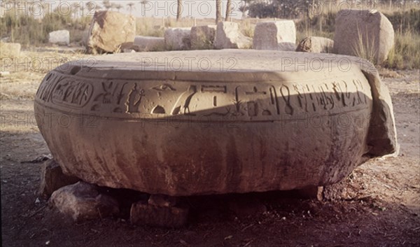 PIEDRA CIRCULAR CON INSCRIPCIONES
MENFIS, EXTERIOR
EGIPTO

This image is not downloadable. Contact us for the high res.