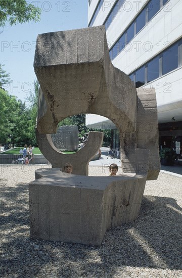 CHILLIDA EDUARDO 1924/2002
ESCULTURA DELANTE DEL EDIFICIO DE LA FUNDACION JUAN MARCH
MADRID, FUNDACION JUAN MARCH COLECCIÓN
MADRID